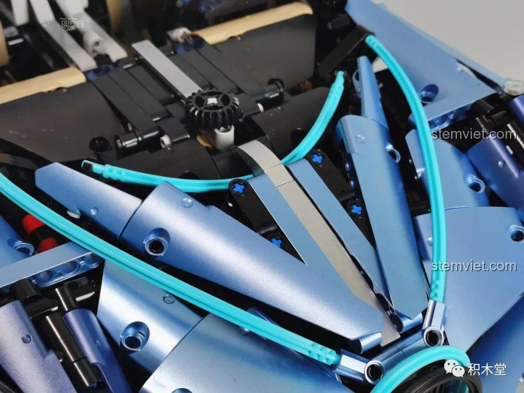 Cận cảnh cánh gió sau Bugatti Divo Taigaole T5004