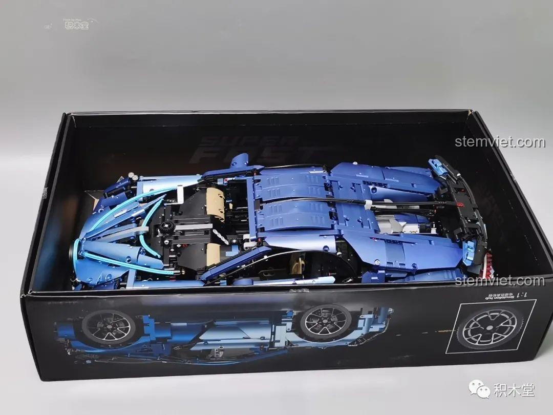 Cận cảnh đèn hậu và ống xả Bugatti Divo Taigaole T5004