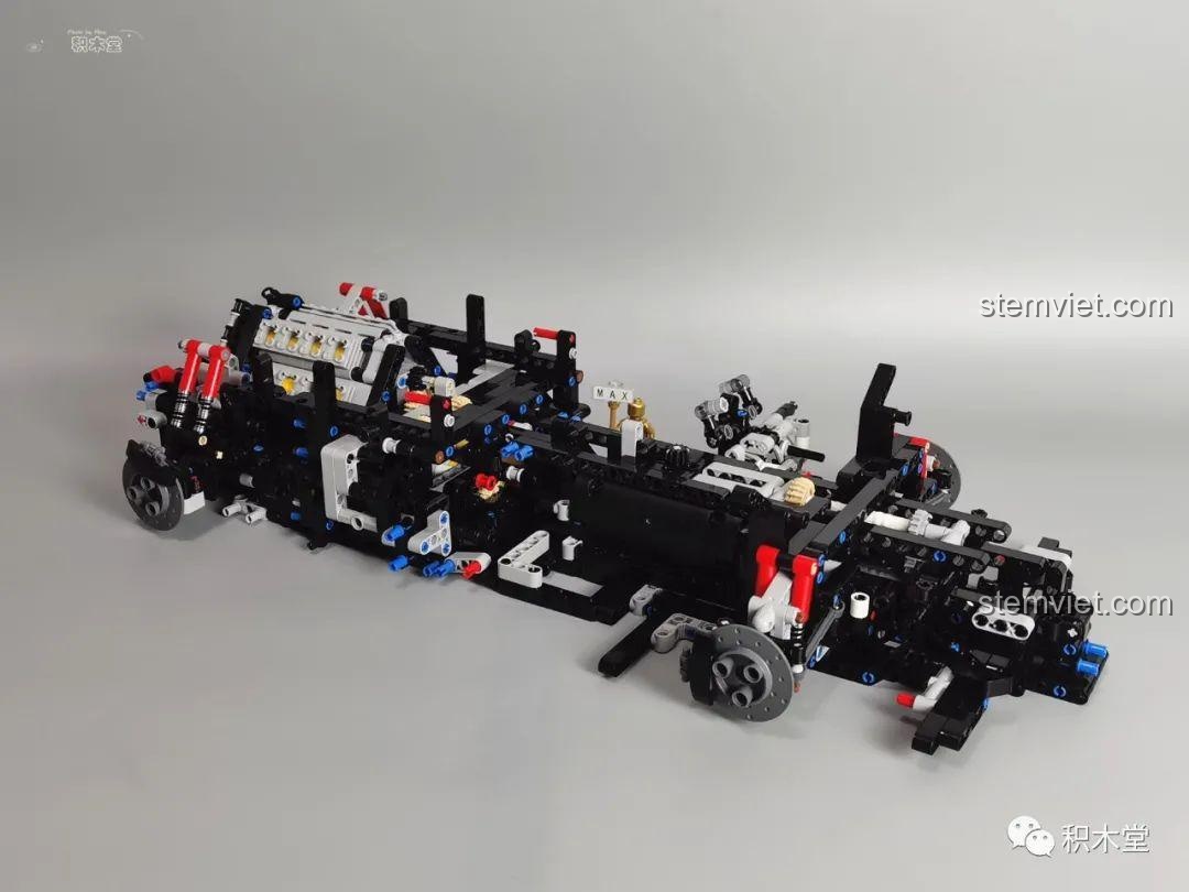 Cận cảnh động cơ W16 Bugatti Divo Taigaole T5004