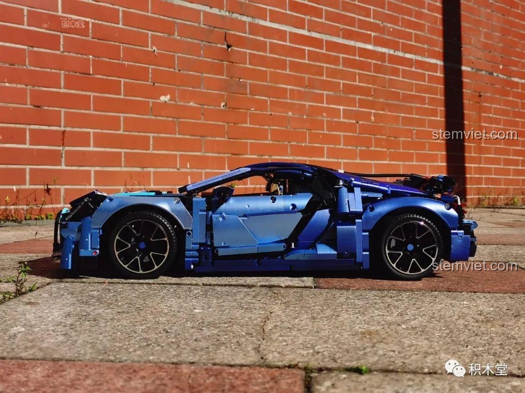 Cận cảnh logo Div6 trên đuôi xe Bugatti Divo Taigaole T5004