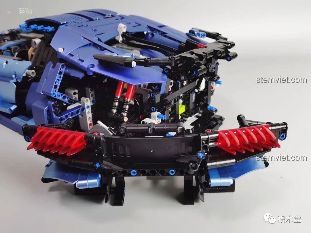 Cận cảnh vô lăng và bảng điều khiển Bugatti Divo Taigaole T5004