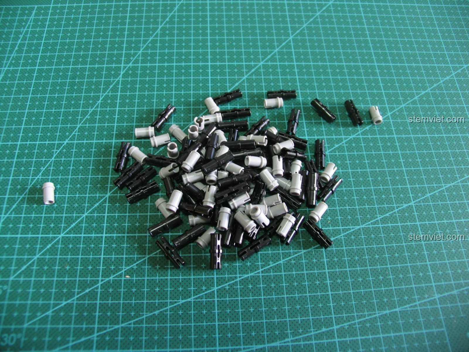 Cấu trúc bên trong của mô hình Súng UZI CaDA C81008.