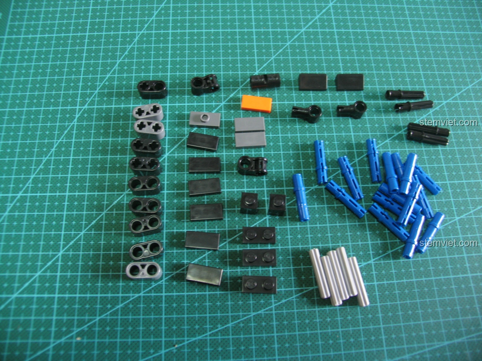 Cận cảnh các chi tiết lắp ráp của Súng UZI CaDA C81008.