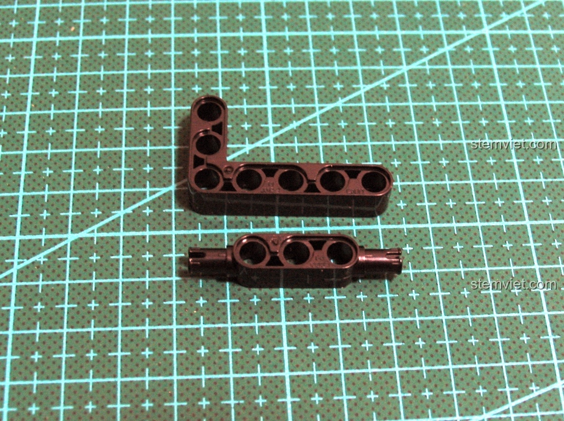 Cận cảnh các chi tiết nhỏ trên thân súng UZI CaDA C81008.