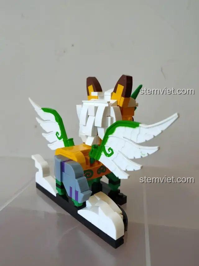 Mô hình Thiên Mã CAYI 12004 nhìn từ bên phải.