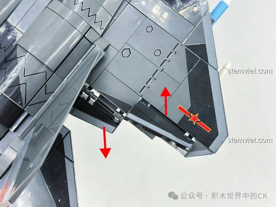 Bộ lắp ráp Chiến đấu cơ trên tàu sân bay J-35 SEMBO với tính năng gập cánh độc đáo, tiết kiệm diện tích.