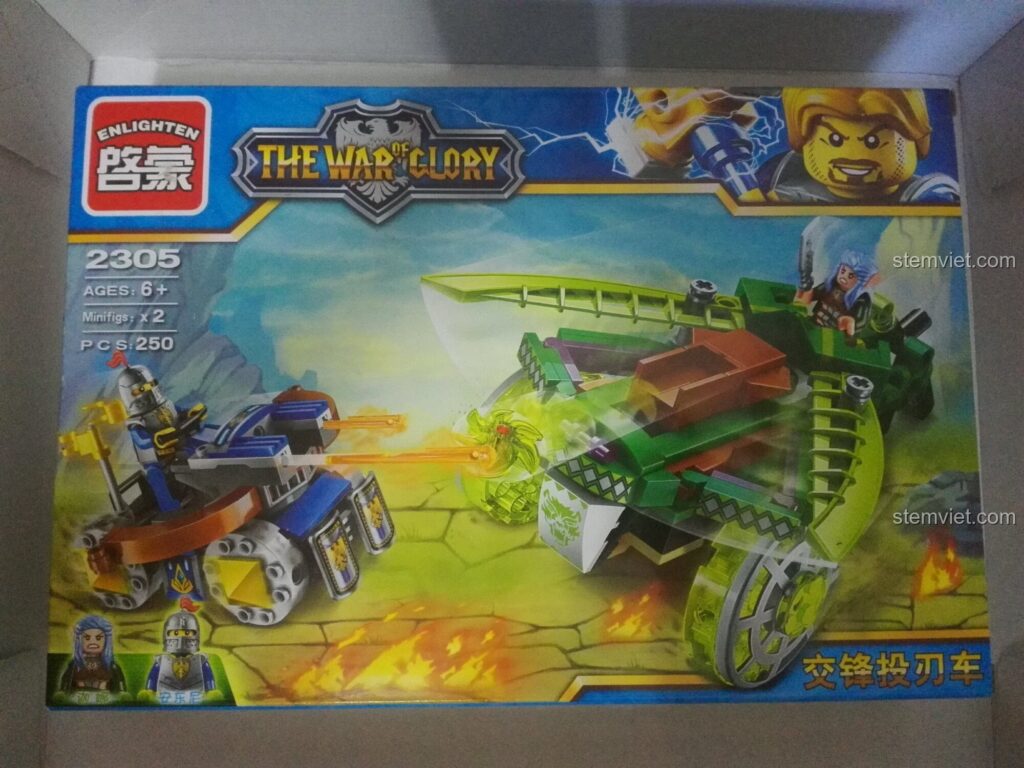 Hộp bộ lắp ráp Enlighten 2305 với hình ảnh hai chiến xa đối đầu, nhân vật hiệp sĩ và yêu tinh.