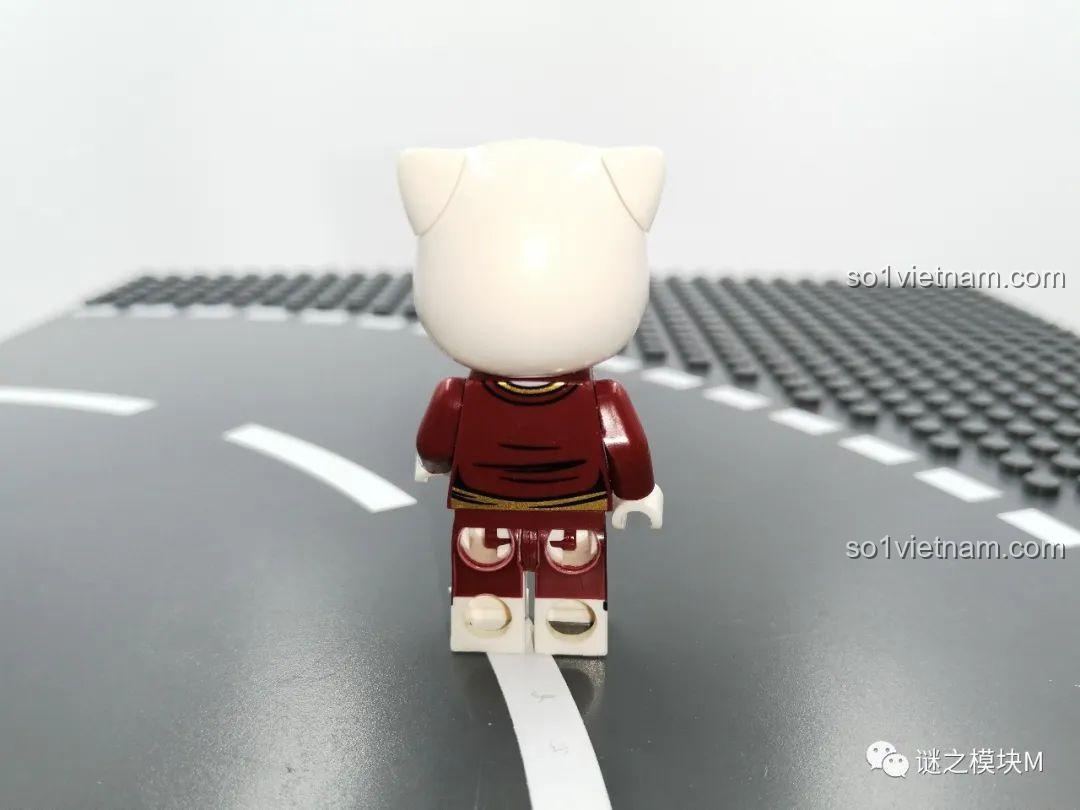 Nhân vật Angela trong phòng tắm trong bộ lắp ráp My Angela