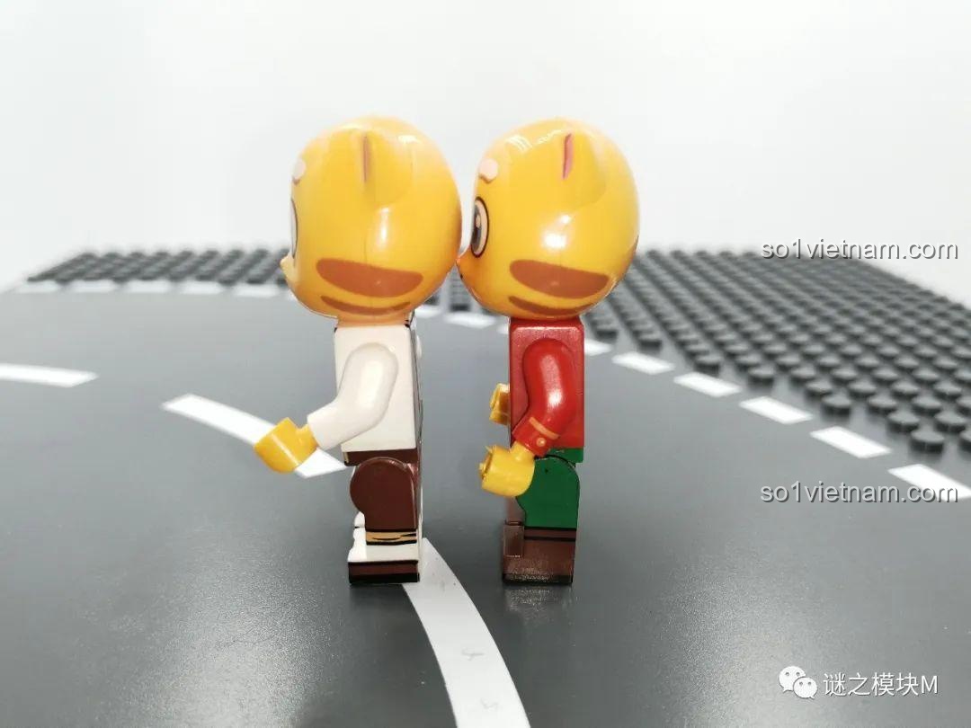 Bối cảnh mặt trăng trong bộ lắp ráp Gia đình Talking Tom 99004