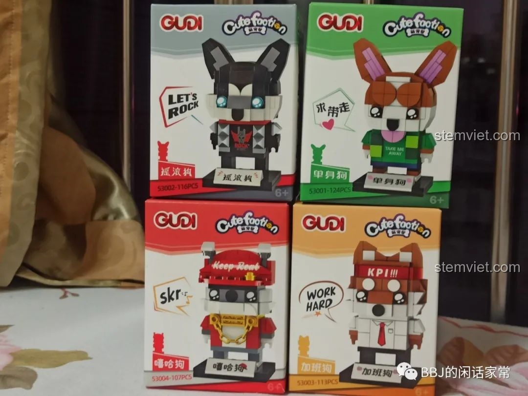 Trọn bộ 4 hộp GUDI 53003 Biệt Đội Cún Cưng Vui Nhộn, bao gồm Chó Tăng Ca, Chó Rocker, Chó Hip-hop và Chó Độc Thân.