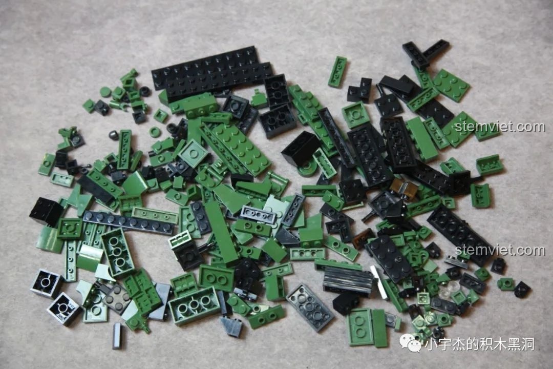 Các mảnh ghép của bộ QUANGUAN Katyusha BM-13 được chia thành nhiều túi nhỏ.