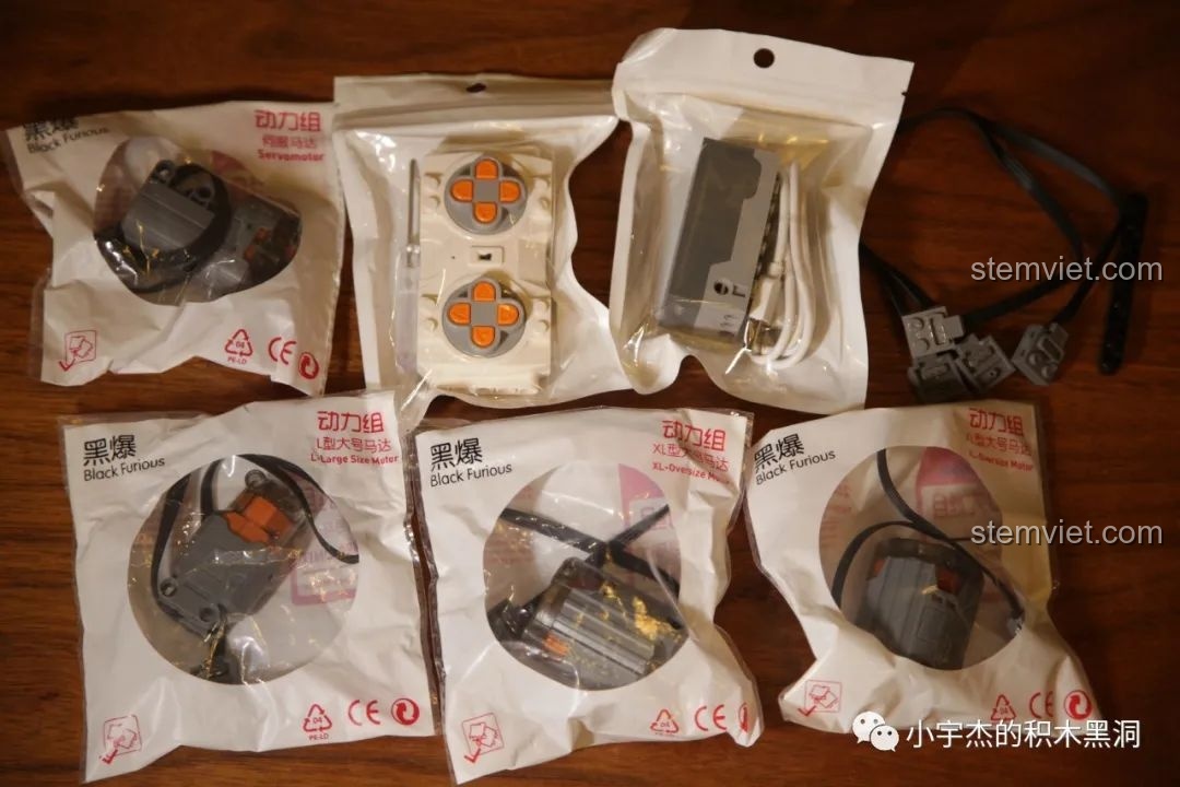 Kiểm tra chức năng của các bộ phận Power Functions của Mould King 13056 Lamborghini Hyper trước khi lắp ráp.