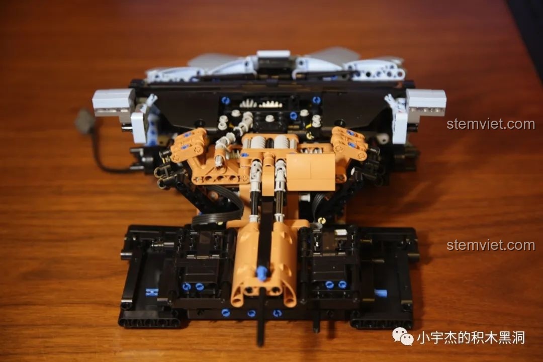 Phần thân xe và các chi tiết khí động học của Mould King 13056 Lamborghini Hyper được lắp ráp hoàn chỉnh.