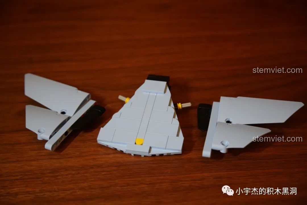 Các túi nhỏ hơn bên trong túi số 4 của Mould King 13056 Lamborghini Hyper, giúp phân loại mảnh ghép chi tiết.