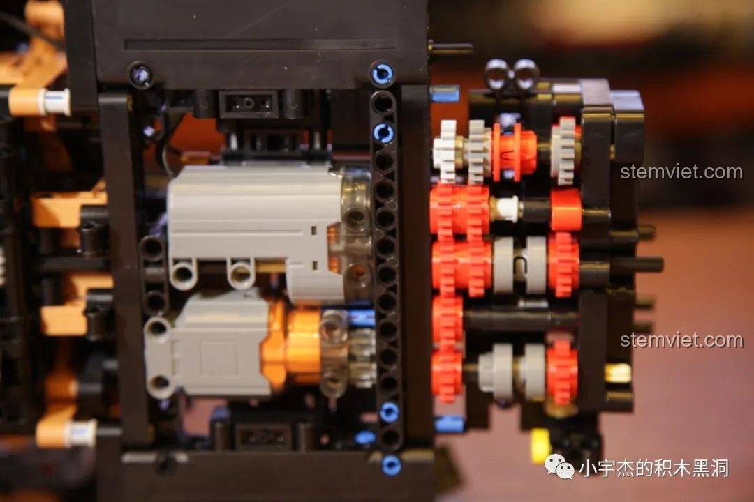 Các túi nhỏ hơn bên trong túi số 7 của Mould King 13056 Lamborghini Hyper, giúp phân loại mảnh ghép chi tiết.