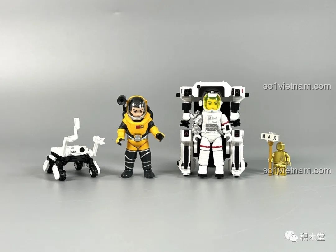 Mô hình MMU với cánh tay robot và phi hành gia đang đứng, cánh tay chụp từ bộ布鲁可 Lưu Lạc Địa Cầu 2