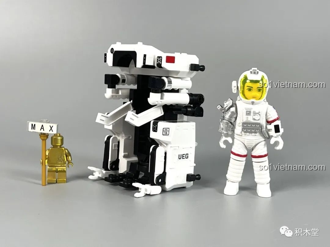 Mô hình MMU với cánh tay robot và phi hành gia đang đứng từ bộ布鲁可 Lưu Lạc Địa Cầu 2
