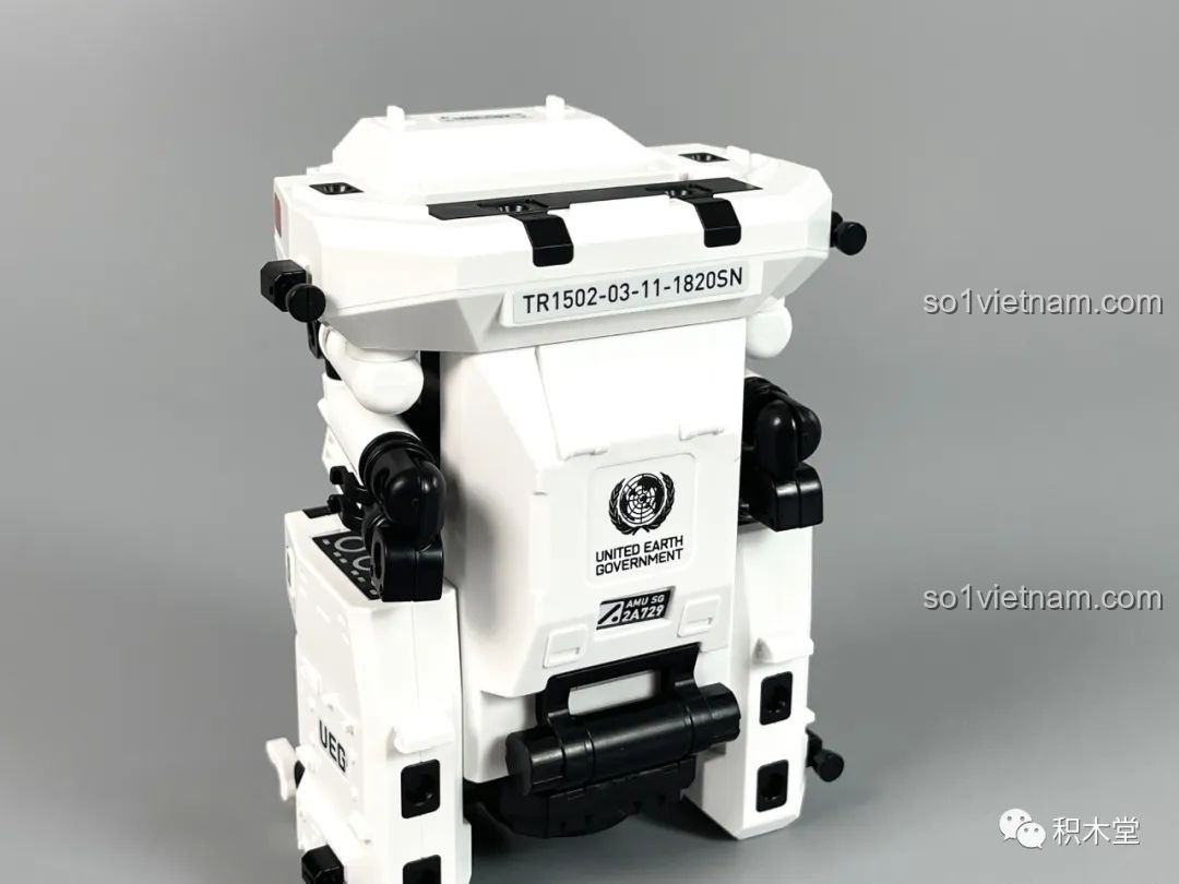 Mô hình MMU với cánh tay robot và phi hành gia đang ngồi, cánh tay chụp từ bộ布鲁可 Lưu Lạc Địa Cầu 2