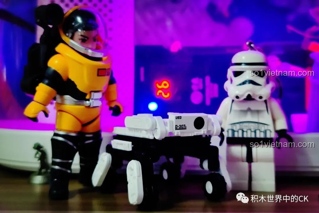 Robot Benben với hiệu ứng ánh sáng ấn tượng