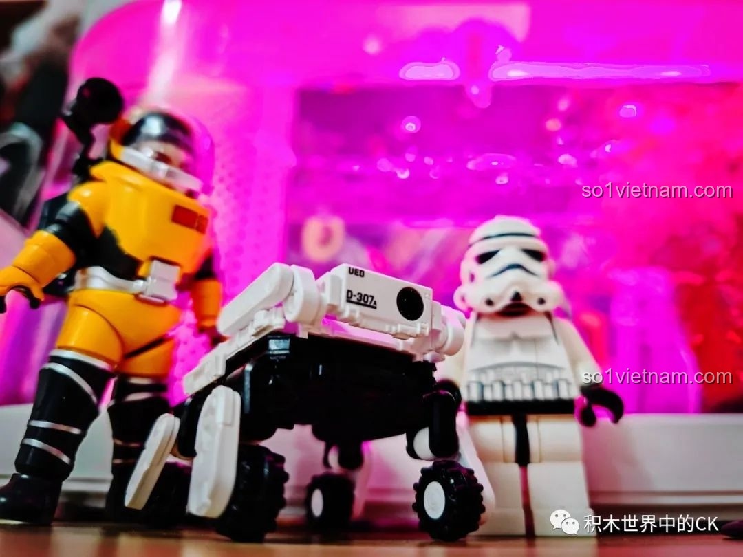 Robot Benben với hiệu ứng ánh sáng ấn tượng