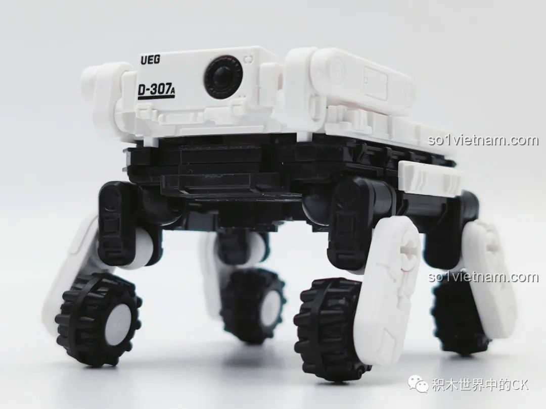 Robot Benben với các biểu cảm khuôn mặt khác nhau