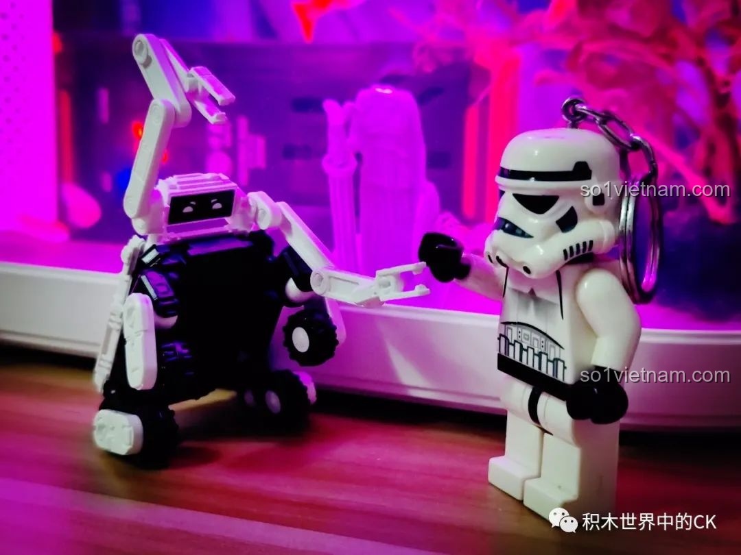 Robot Benben với các nhân vật khác