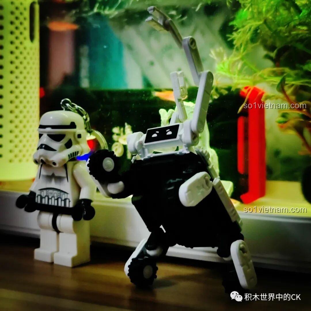 Robot Benben với các nhân vật khác, thể hiện sự đa dạng