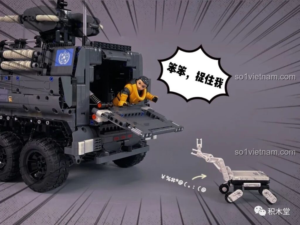 Mô hình phi hành gia và robot Bôn Bôn từ bộ lắp ráp布鲁可 Lưu Lạc Địa Cầu 2, cùng với nhân vật vàng MAX