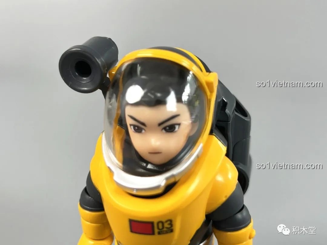 Cận cảnh đôi chân của mô hình phi hành gia布鲁可 Lưu Lạc Địa Cầu 2