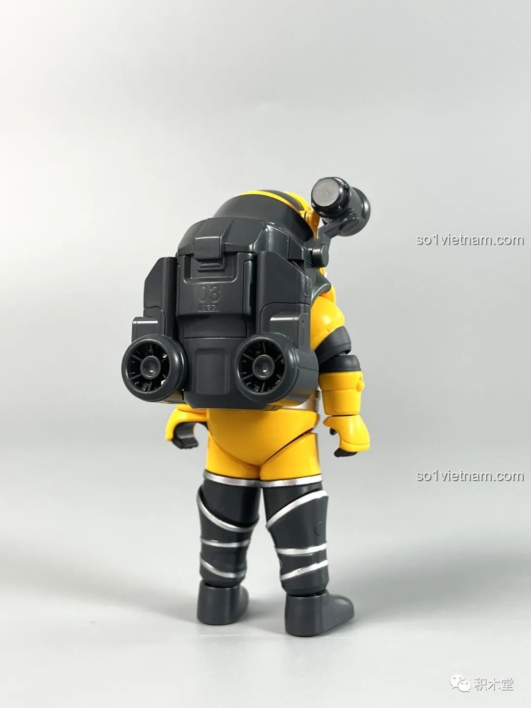 Cận cảnh khuôn mặt của mô hình phi hành gia布鲁可 Lưu Lạc Địa Cầu 2