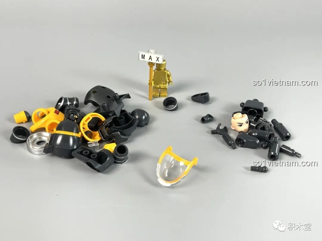 Mô hình phi hành gia布鲁可 Lưu Lạc Địa Cầu 2 nhìn từ bên cạnh