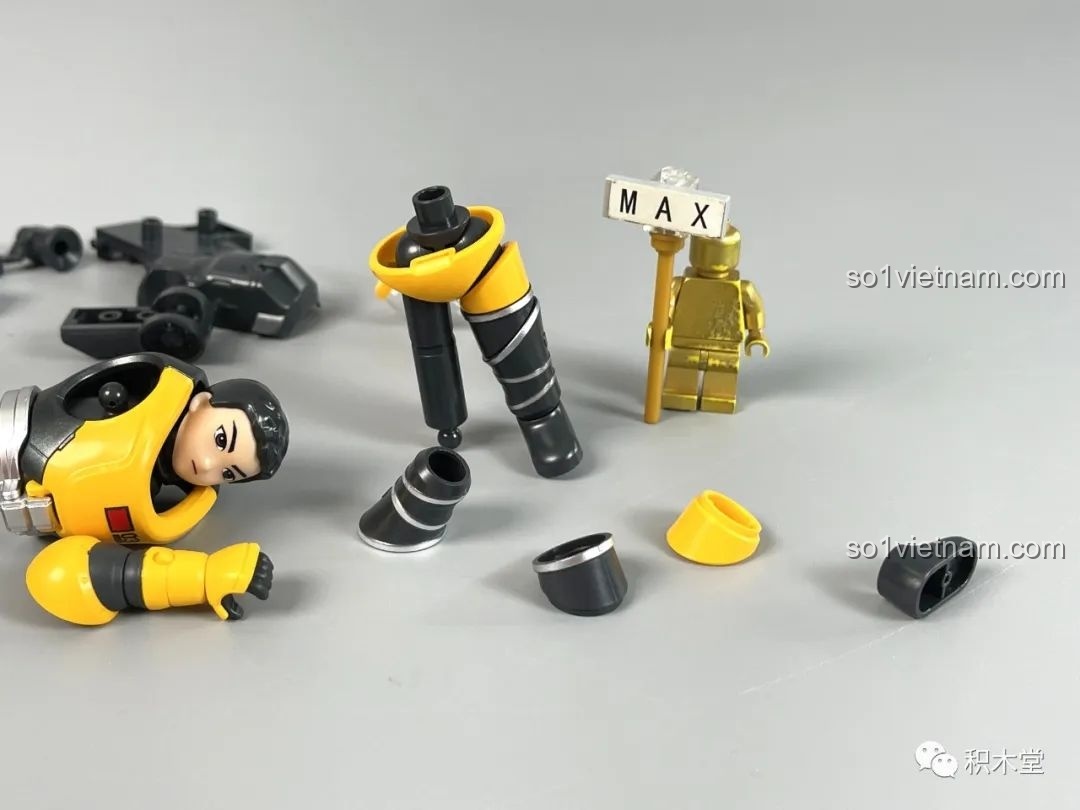 Mô hình phi hành gia布鲁可 Lưu Lạc Địa Cầu 2 nhìn từ phía sau