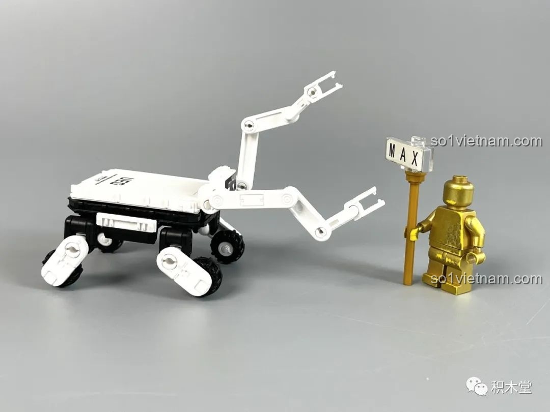 Mô hình phi hành gia và robot Bôn Bôn chơi cùng xe tải chiến thuật từ bộ布鲁可 Lưu Lạc Địa Cầu 2
