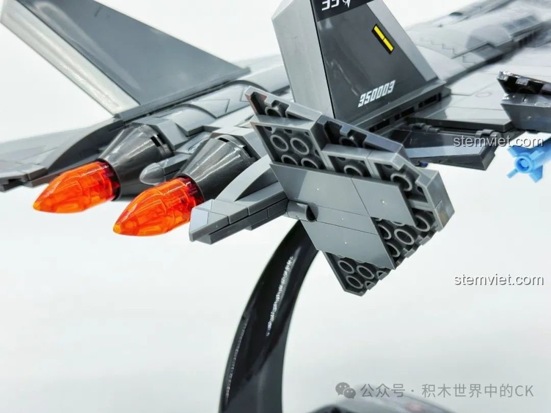 Bộ lắp ráp Máy bay chiến đấu J-35 202255 giá rẻ có phần đuôi có thể điều chỉnh được góc độ.