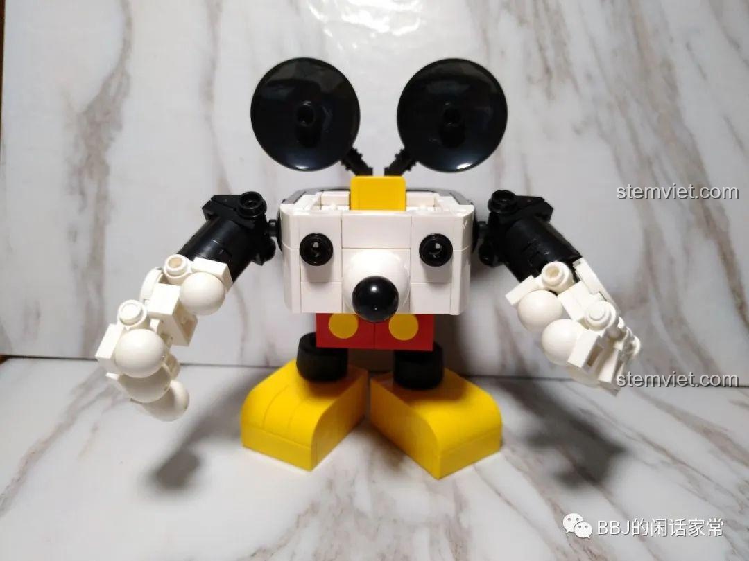 Chi tiết kỹ thuật lắp ráp độc đáo của Tégu Brick 72100 Mickey Mecha