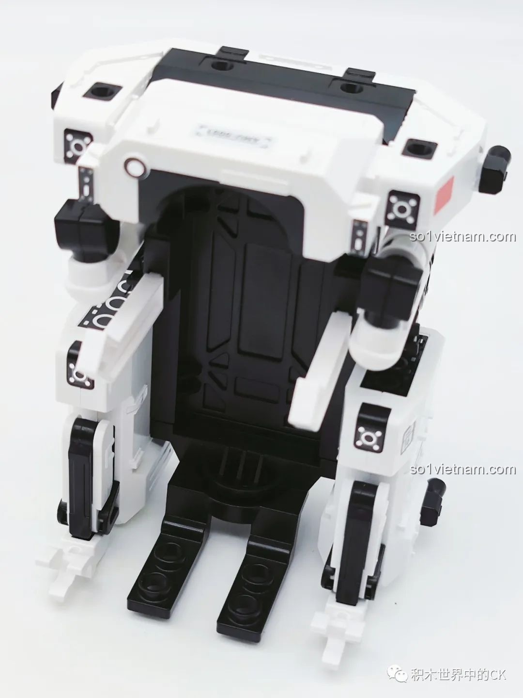 Cận cảnh các chi tiết ở phần lưng của bộ MMU