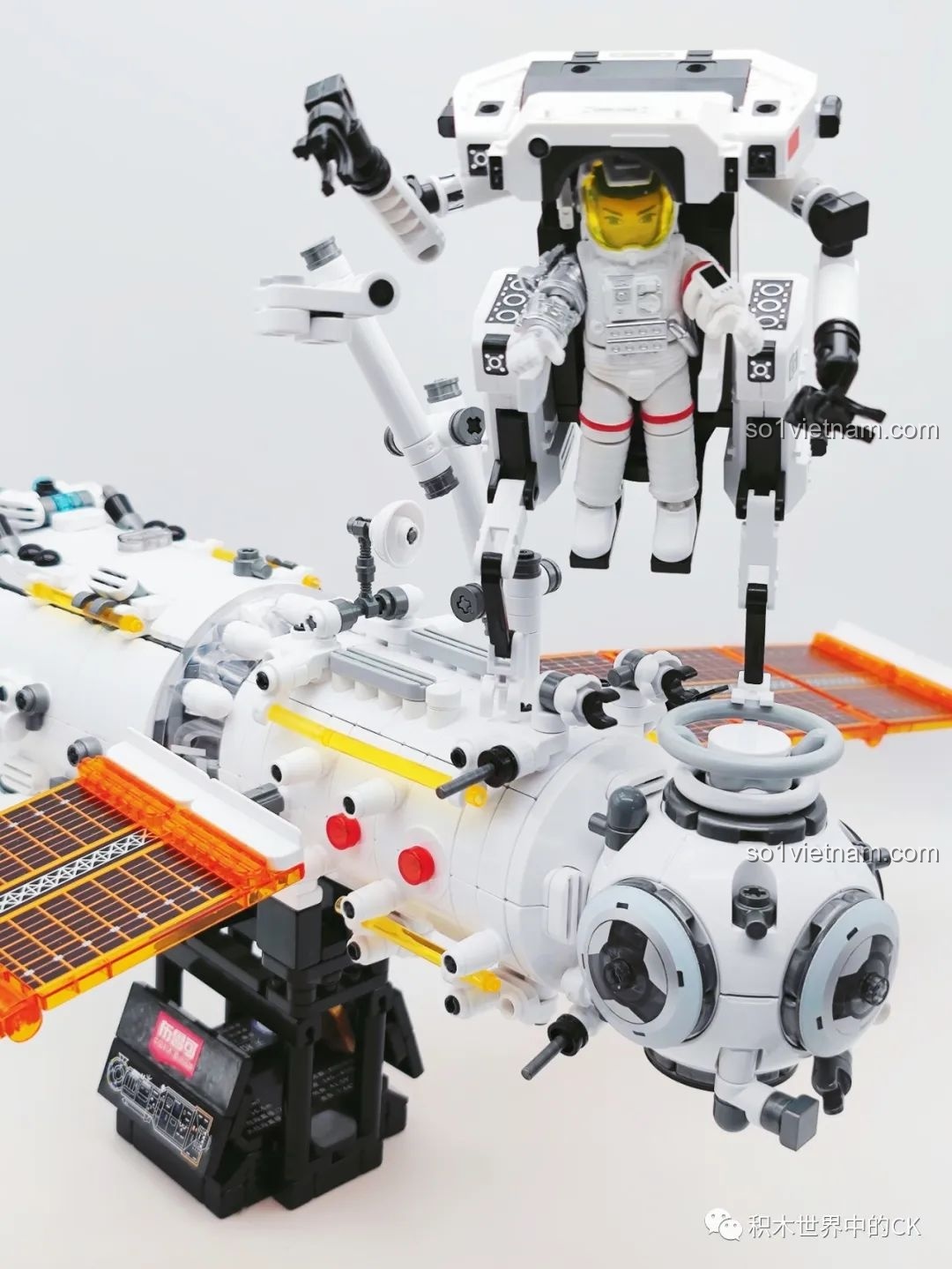 Toàn cảnh bộ MMU và phi hành gia sau khi lắp ráp