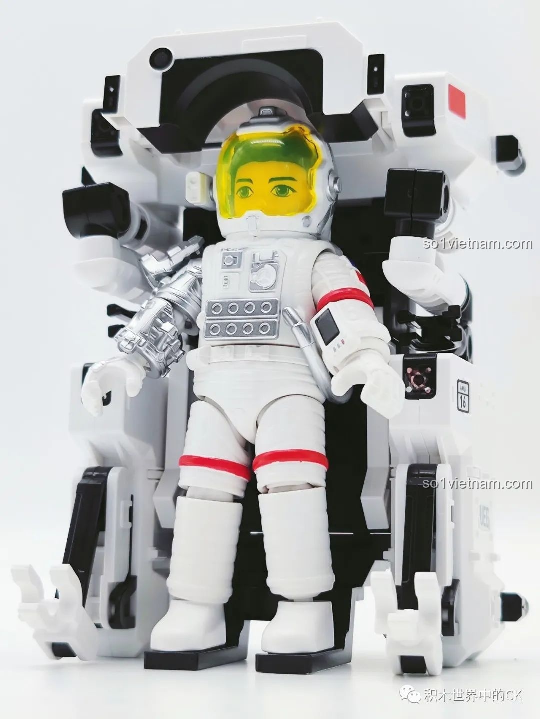 Phi hành gia và bộ MMU sau khi lắp ráp