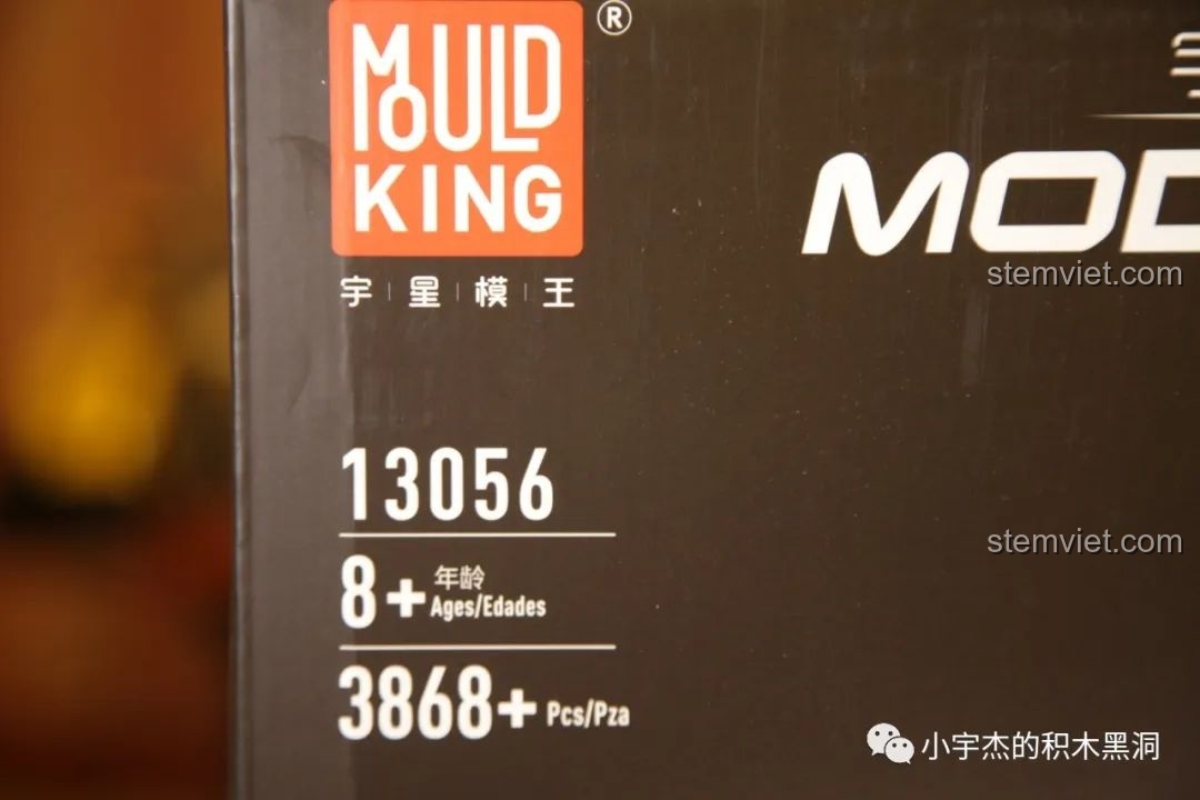 Thông tin chi tiết về sản phẩm Mould King 13056 Lamborghini Hyper trên hộp: mã số 13056, độ tuổi 8+, và 3868 mảnh ghép.