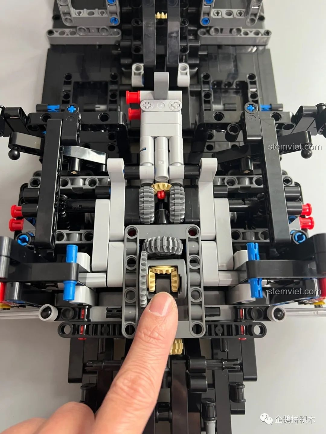 Lưu ý căn chỉnh bánh răng giữa trong quá trình lắp ráp Moyu Block MY88008 Bugatti Bolide.