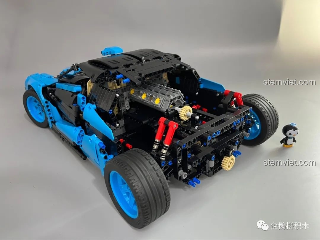 Phần đuôi xe của mô hình Moyu Block MY88008 Bugatti Bolide đã hoàn thiện.