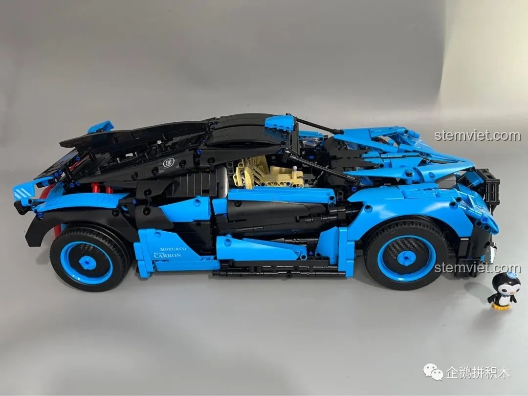 Góc nhìn nghiêng của mô hình Moyu Block MY88008 Bugatti Bolide, thể hiện đường nét mượt mà.