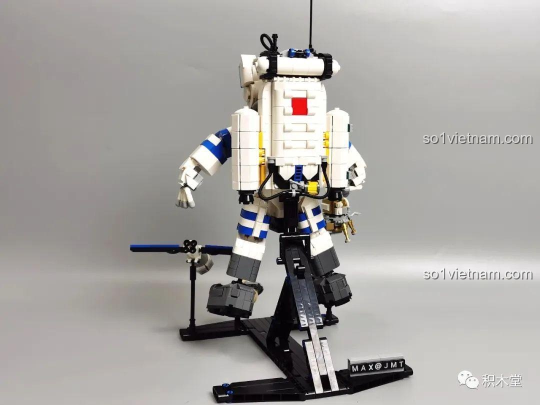 Quá trình lắp ráp phần giá đỡ cho bộ lắp ráp phi hành gia ZMS T2037.