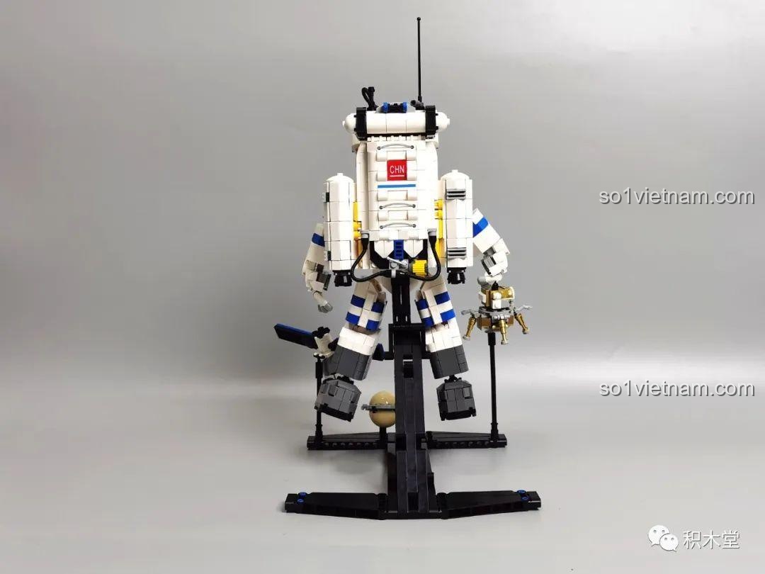 Nhìn từ trên xuống bộ lắp ráp phi hành gia ZMS T2037 đã hoàn thiện.