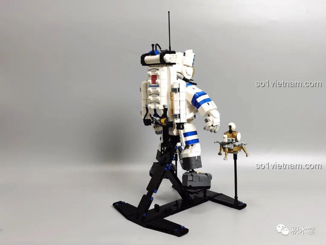 Chi tiết phần đế và chân của bộ lắp ráp phi hành gia ZMS T2037 đã hoàn thiện.