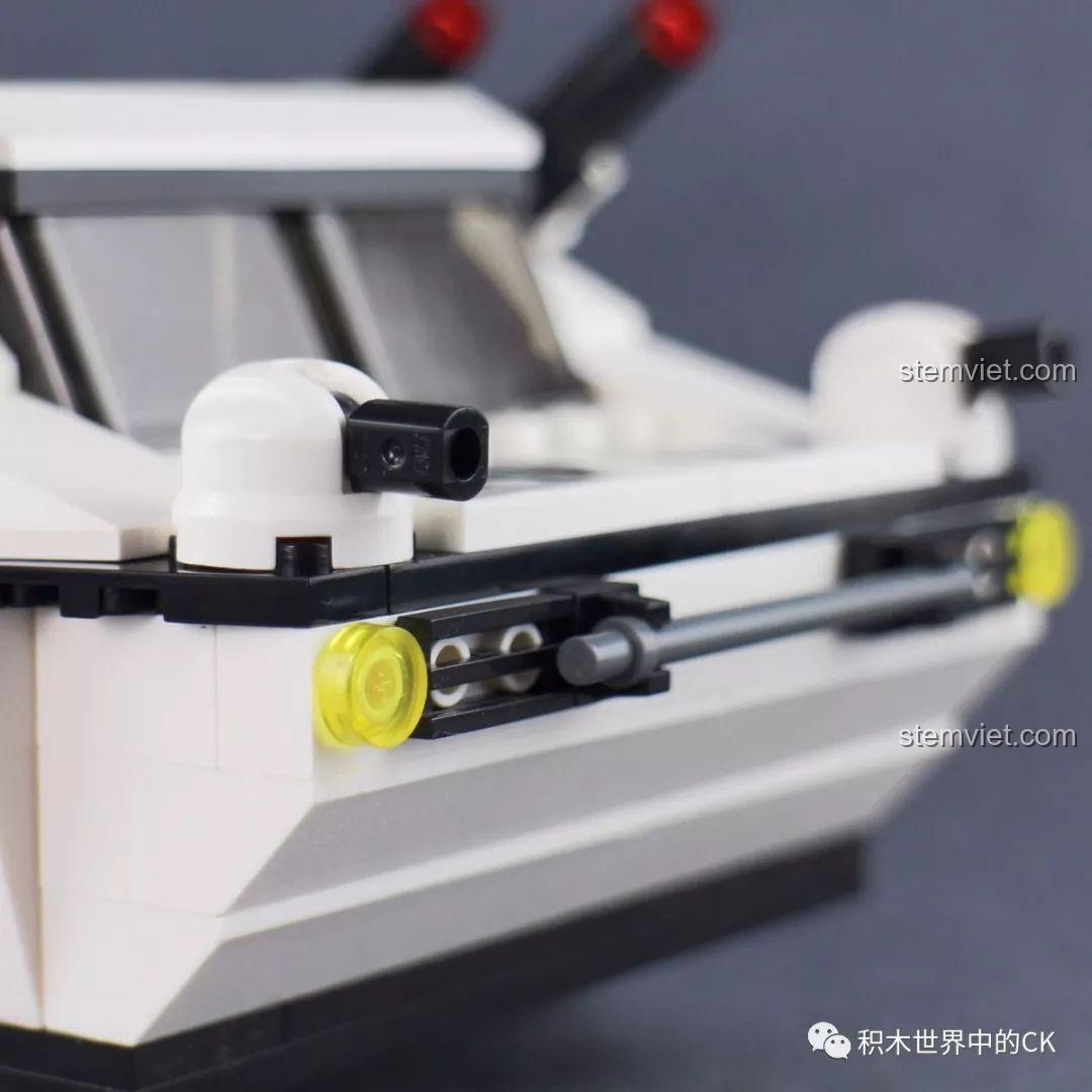 Xe bọc thép, xe bán tải và căn cứ đã lắp ráp hoàn chỉnh trong bộ đồ chơi Qman 3209 Xe Bọc Thép Tấn Công ThunderMission.