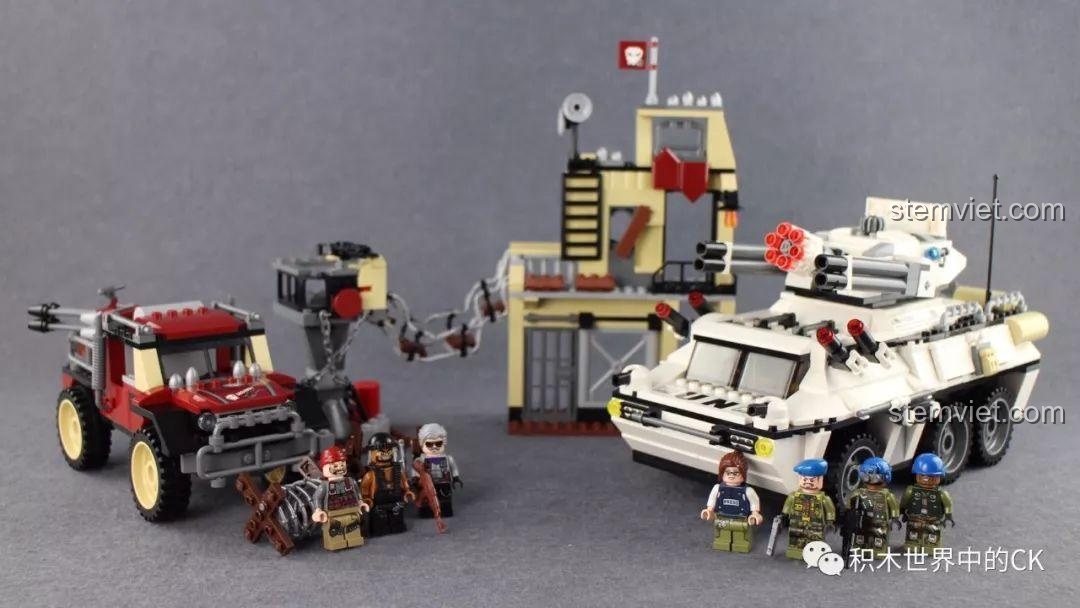 Trọn bộ đồ chơi lắp ráp Qman 3209 Xe Bọc Thép Tấn Công ThunderMission đã hoàn thiện, sẵn sàng cho bé khám phá.