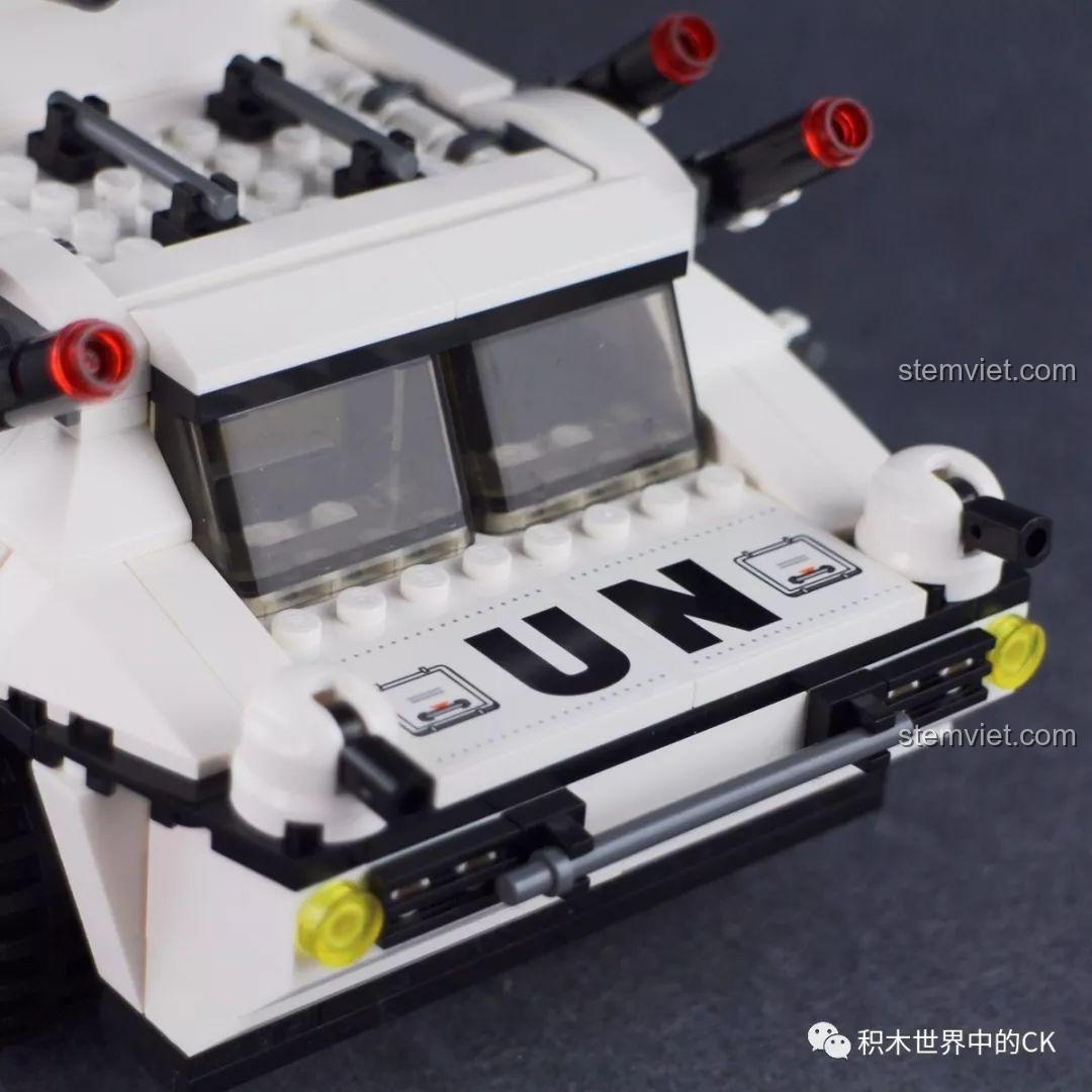 Góc nhìn tổng thể khác của bộ lắp ráp Qman 3209 Xe Bọc Thép Tấn Công ThunderMission đã hoàn thiện.