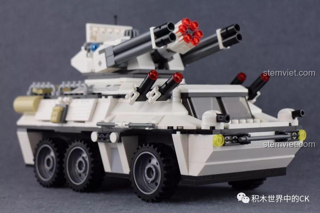 Toàn bộ bộ đồ chơi lắp ráp Qman 3209 Xe Bọc Thép Tấn Công ThunderMission đã hoàn thiện, bao gồm xe bọc thép, xe bán tải và căn cứ.