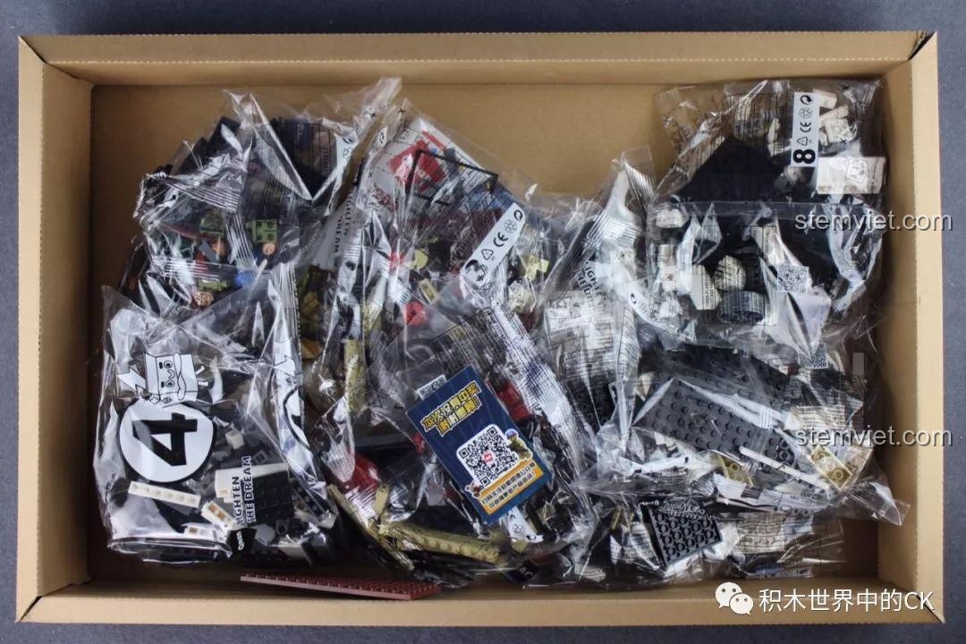 Các túi mảnh ghép được đánh số theo từng bước trong hộp bộ lắp ráp Qman 3209 Xe Bọc Thép Tấn Công ThunderMission.